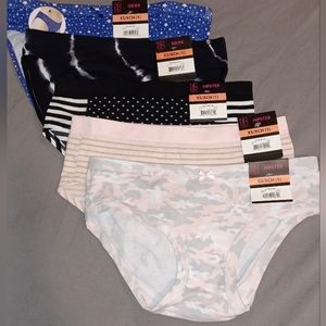 Lot of 5 Pair of Women's Panties. Size XS